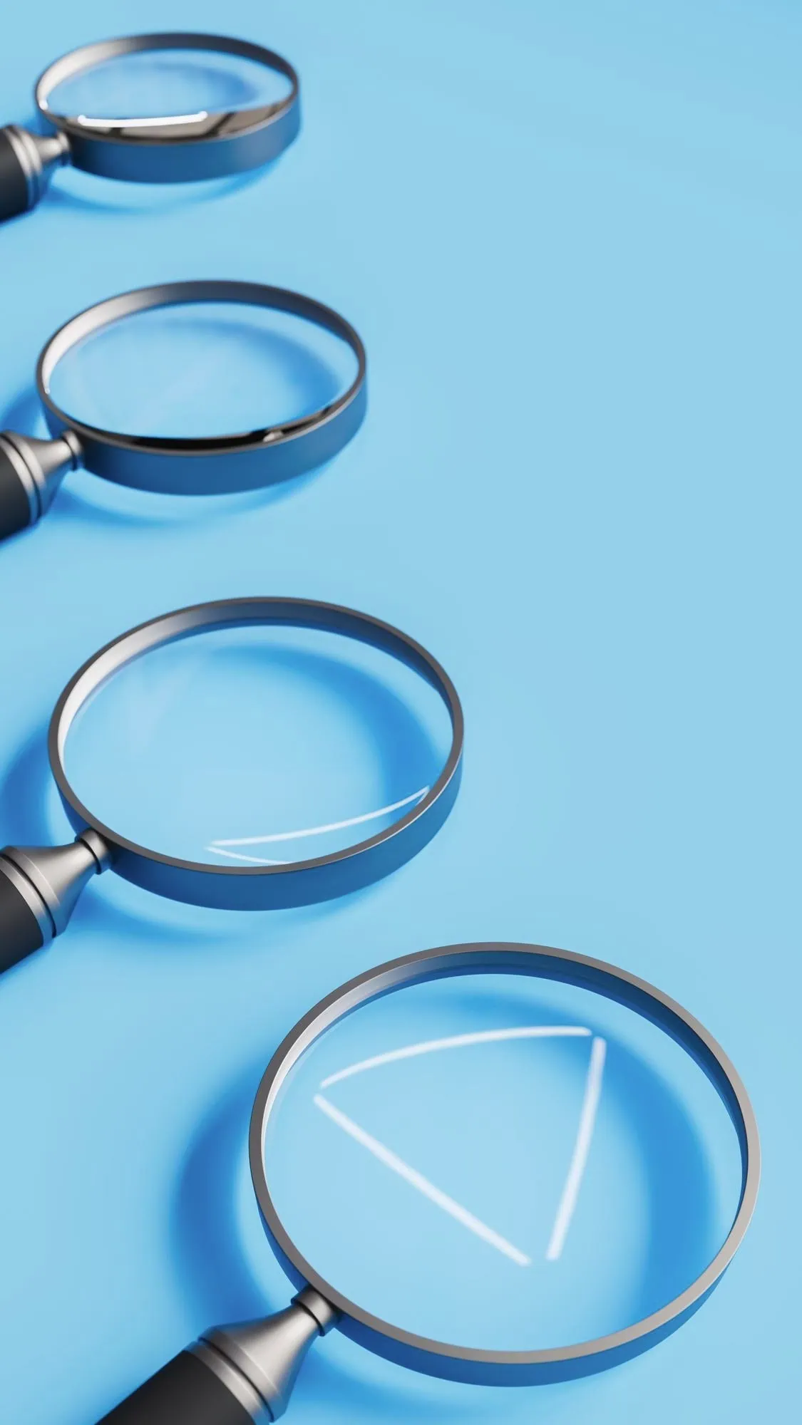 Loupe recherche contenu fond bleu